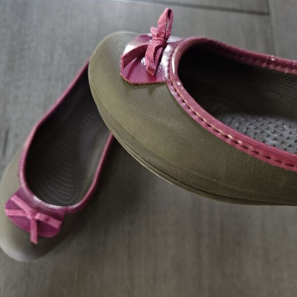 Crocs Womens Ballet Flats Sz US 8 Brown With Berry Purple Bow - Picture 2 of 9